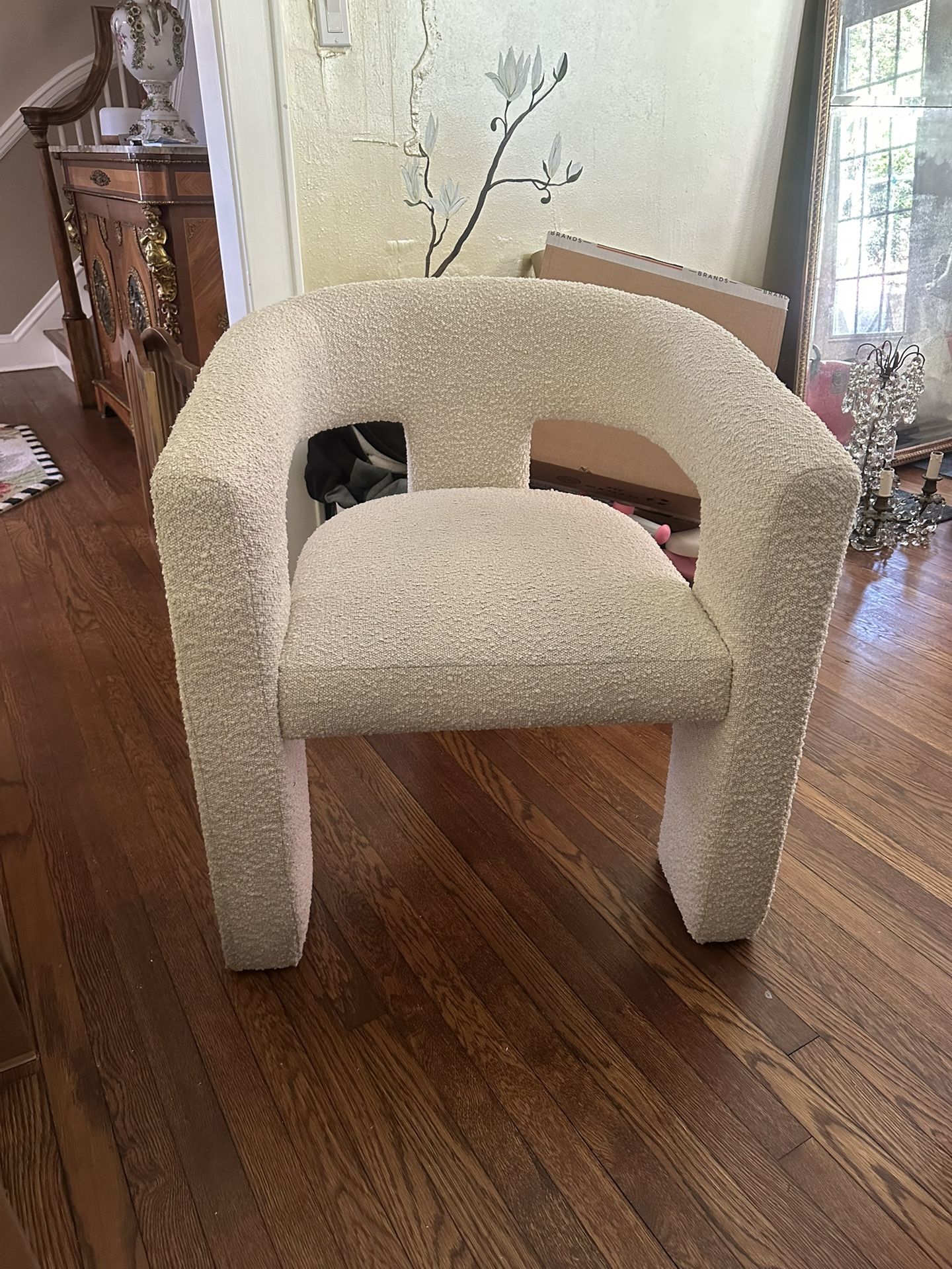 Elo Armchair White Boucle