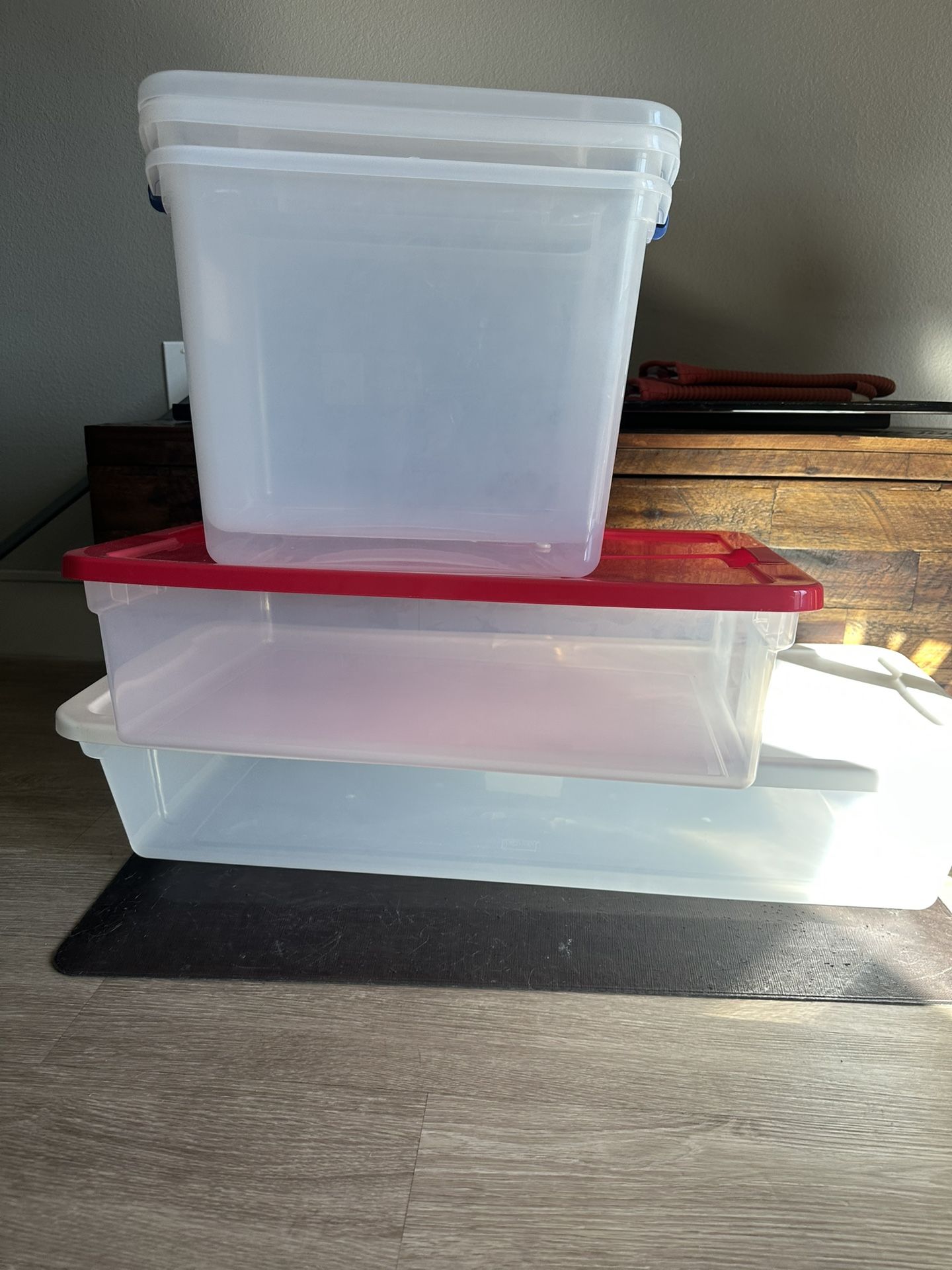 Set of 4 Clear Storage Bins with Lids – Great Condition (MOVING OUT SALE)