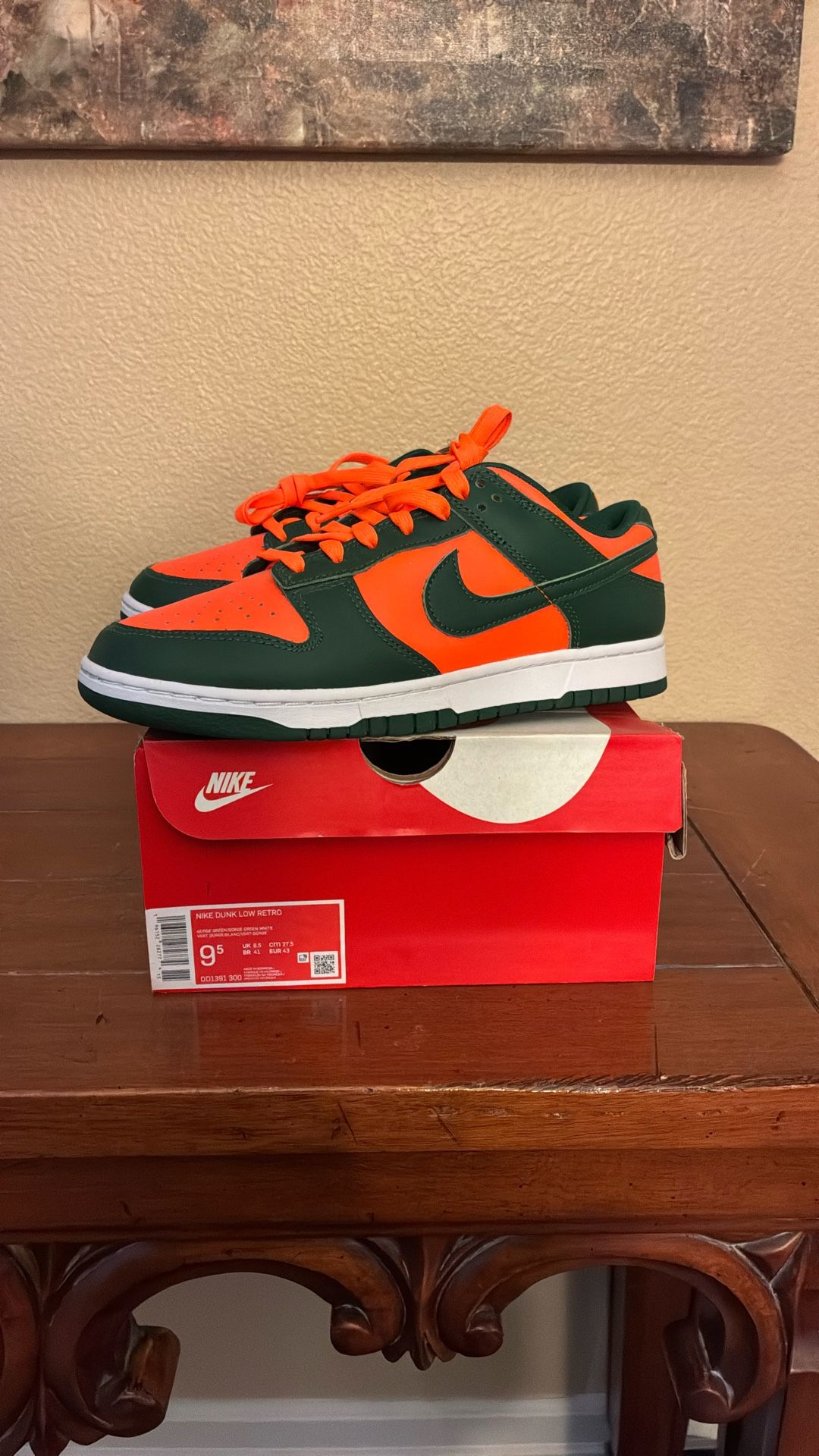 NIKE DUNK LOW RETRO MEN’S 9.5 !!