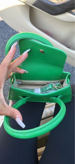 Small green Fashion piece Purse for SALE!!!