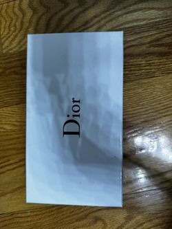 Woman’s Dior Wallet Pink