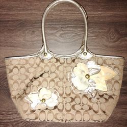 Coach Leather Flowers Signature Floral Gold Tote Shoulder Bag.