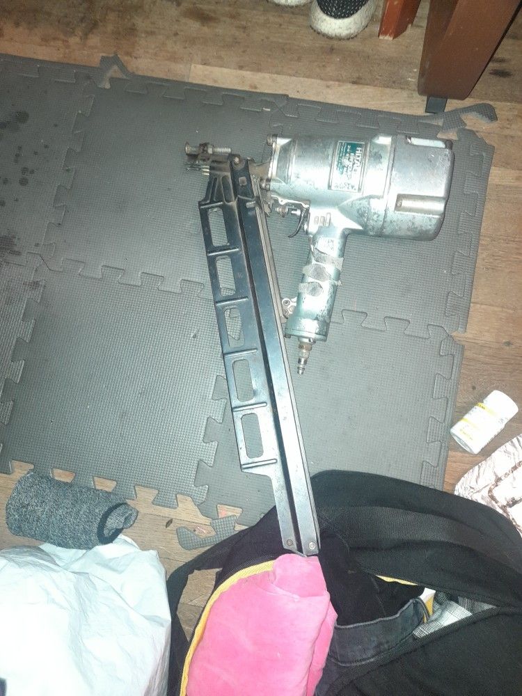 HITACHI NR83A Nail Gun for Sale in Seattle, WA OfferUp