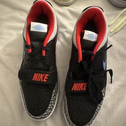 Nike Sneakers 7.5 Men 9 Women