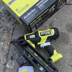 Pistola de clavos Rioby  