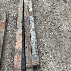 12 METAL STAKES 36” $50,(12 Stacas De Metal De 36” $50