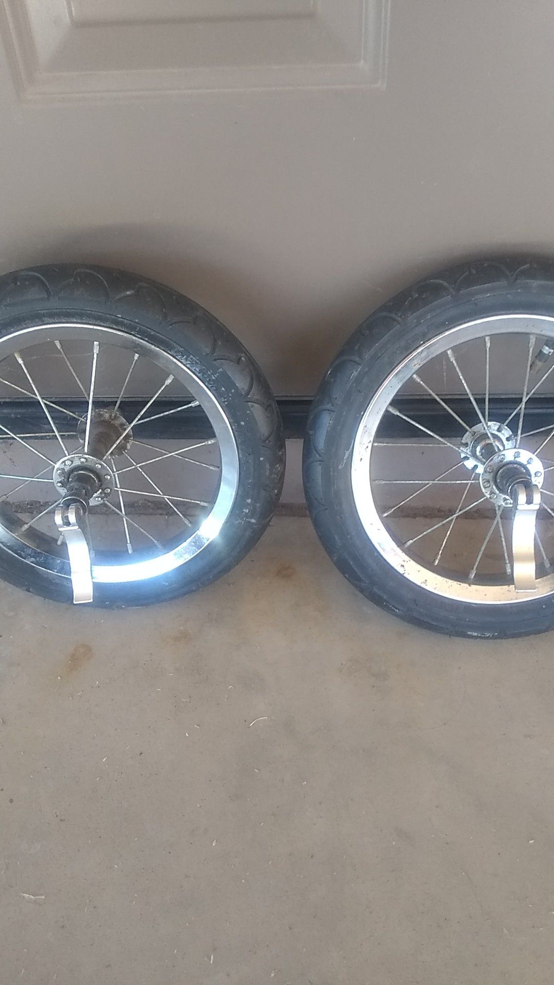 Set of 12-in bike trailer wheels quick release