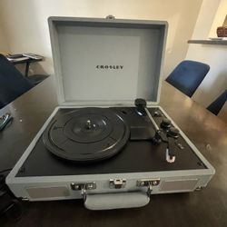 Cruiser Plus Vintage 3- Speed Bluetooth Vinyl Record Player