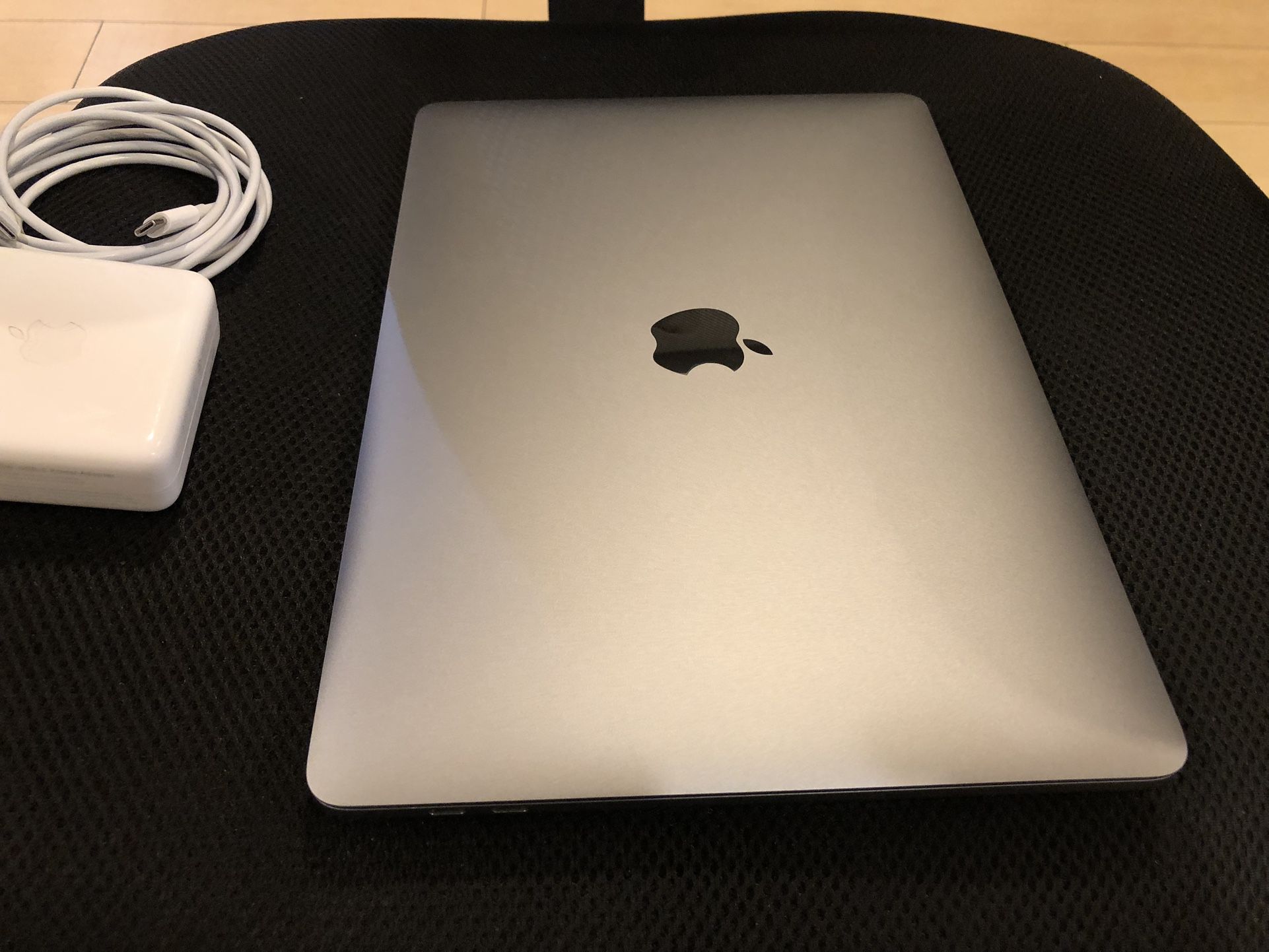 MacBook Pro M1 512GB Like New Final Cut Logic Pro Photoshop Premiere Office 