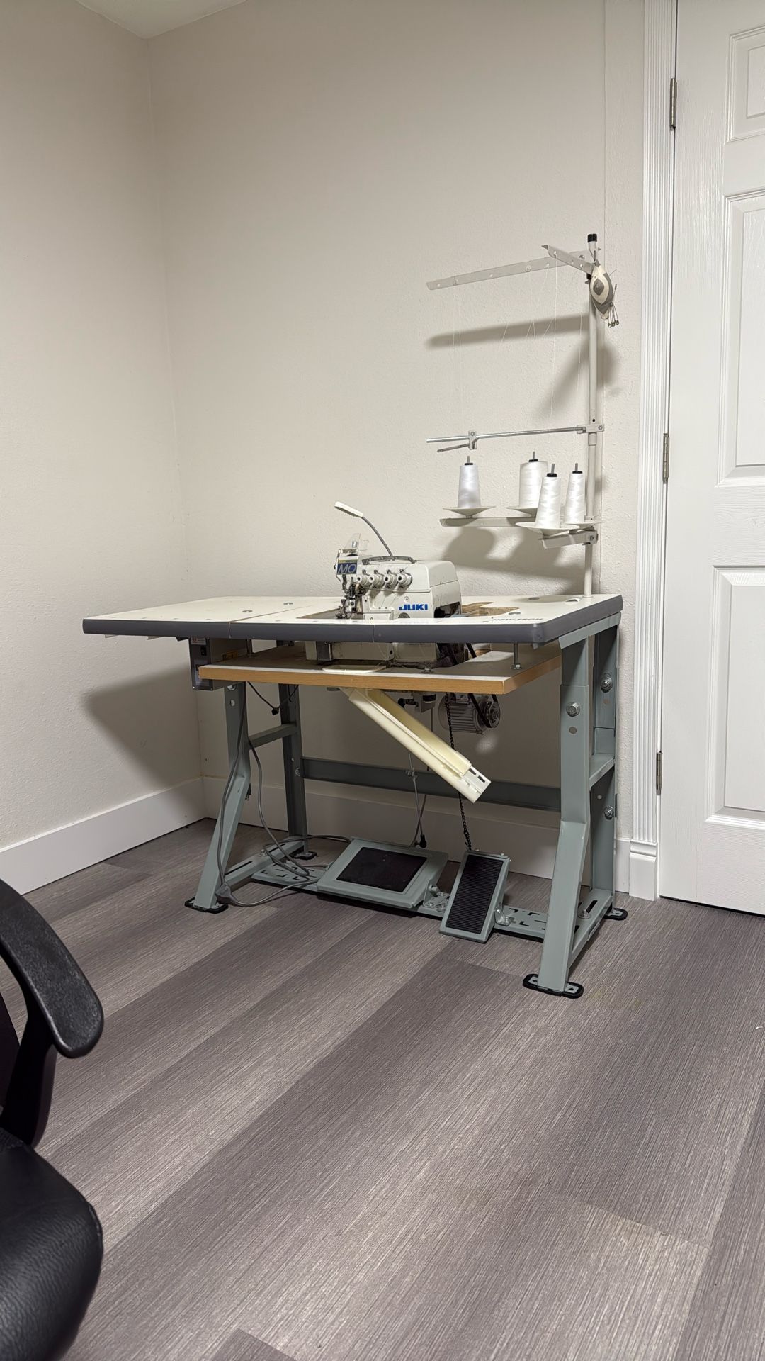 JUKI 4-Thread/2-Needle Overlock Serger