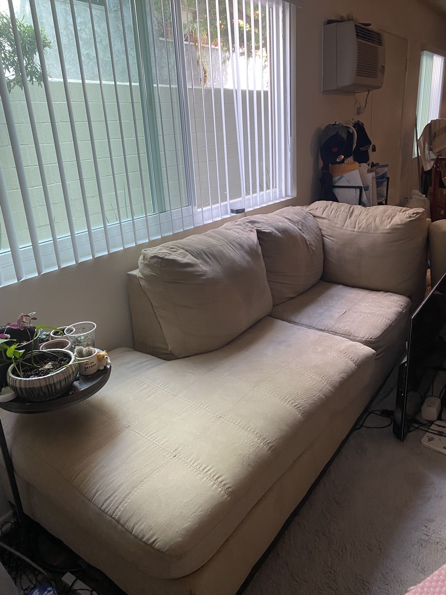 Free Comfy L Shape Chase Lounge Couch