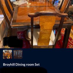 Broyhill Dinning Room Set 