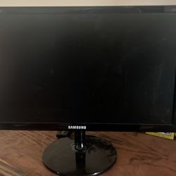 Samsung ~22–24 inch LED monitor with VGA + HDMI