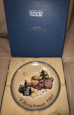 VINTAGE SISTER HUMMEL LIMITED EDITION “ANGELIC GIFTS” (1987) COLLECTIBLE PLATE