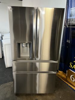 NEW OPEN BOX LG FOUR DOOR STAINLESS STEEL REFRIGERATOR 