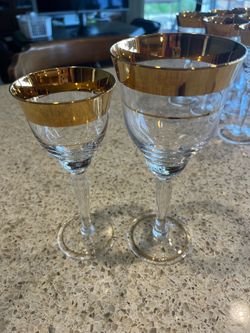 Wine Glasses with Gold Rim Band