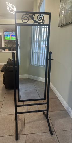 Standing mirror