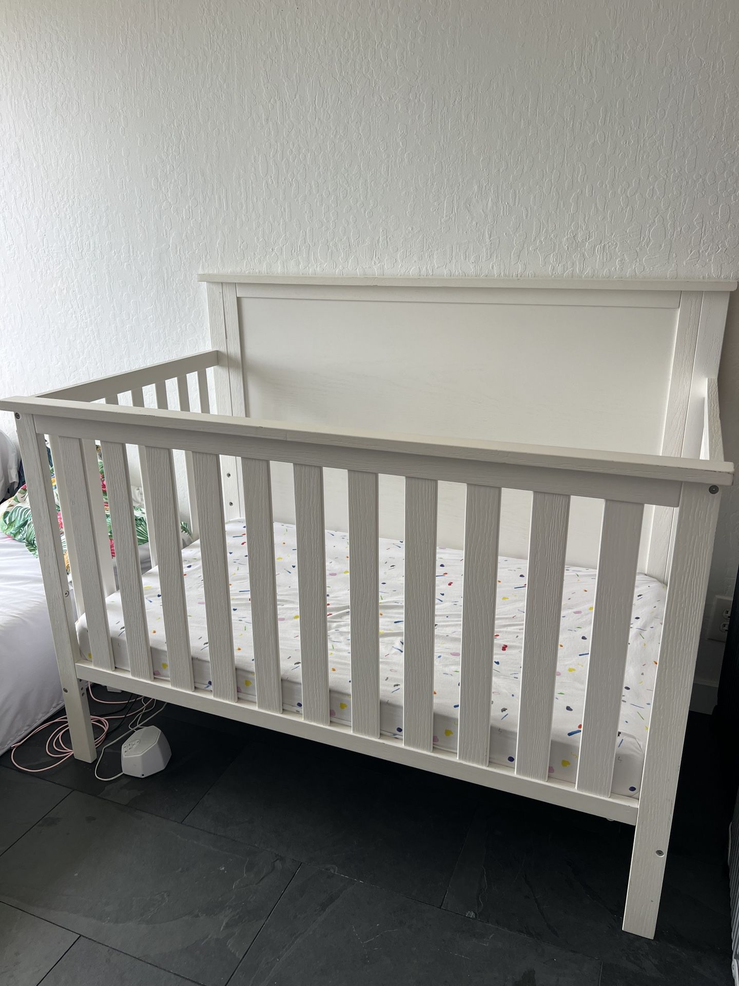 4 In 1 Crib , Toddler Bed, Twin Bed Baby Crib 