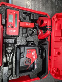 laser Milwaukee semi nuevo