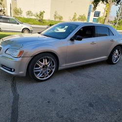 2012 chrysler 300 clean title