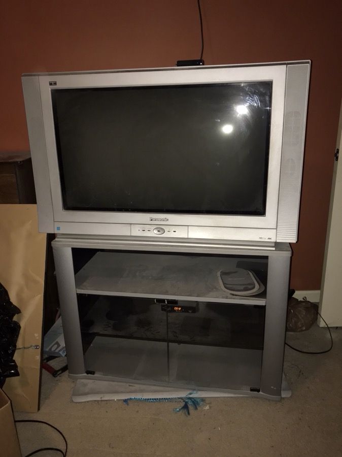 Panasonic 34” widescreen HDTV Television with stand