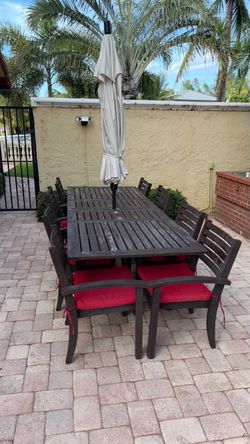 Pottery Barn Outdoor Table & 8 Chairs