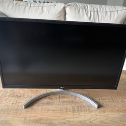 LG  27" 4K UHD IPS Monitor (HDR10 / FreeSync) - Excellent Condition