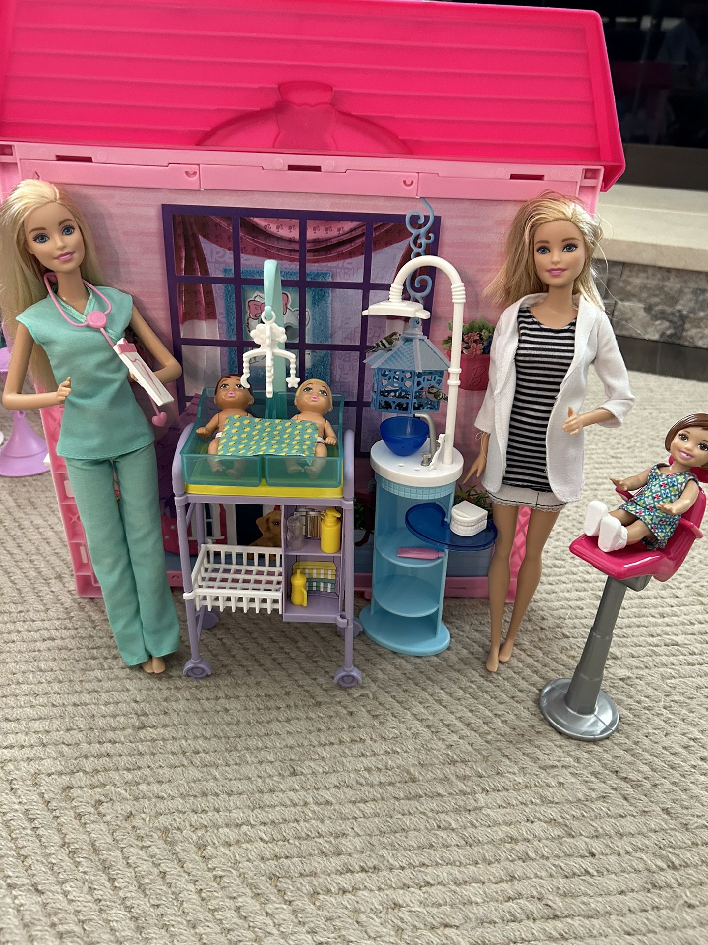 Barbies, Clothing And Accessories 