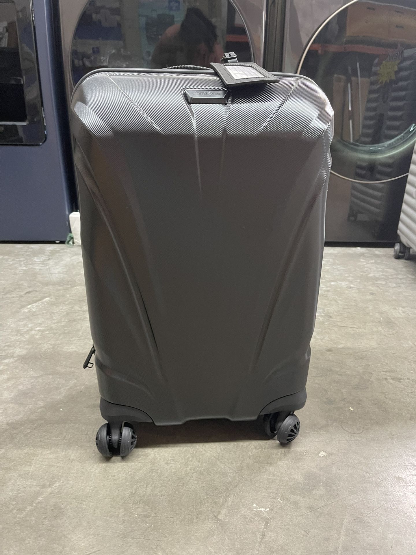 Delsey 2 Piece Hardside Luggage Set 4 Wheel Spinner in Silver