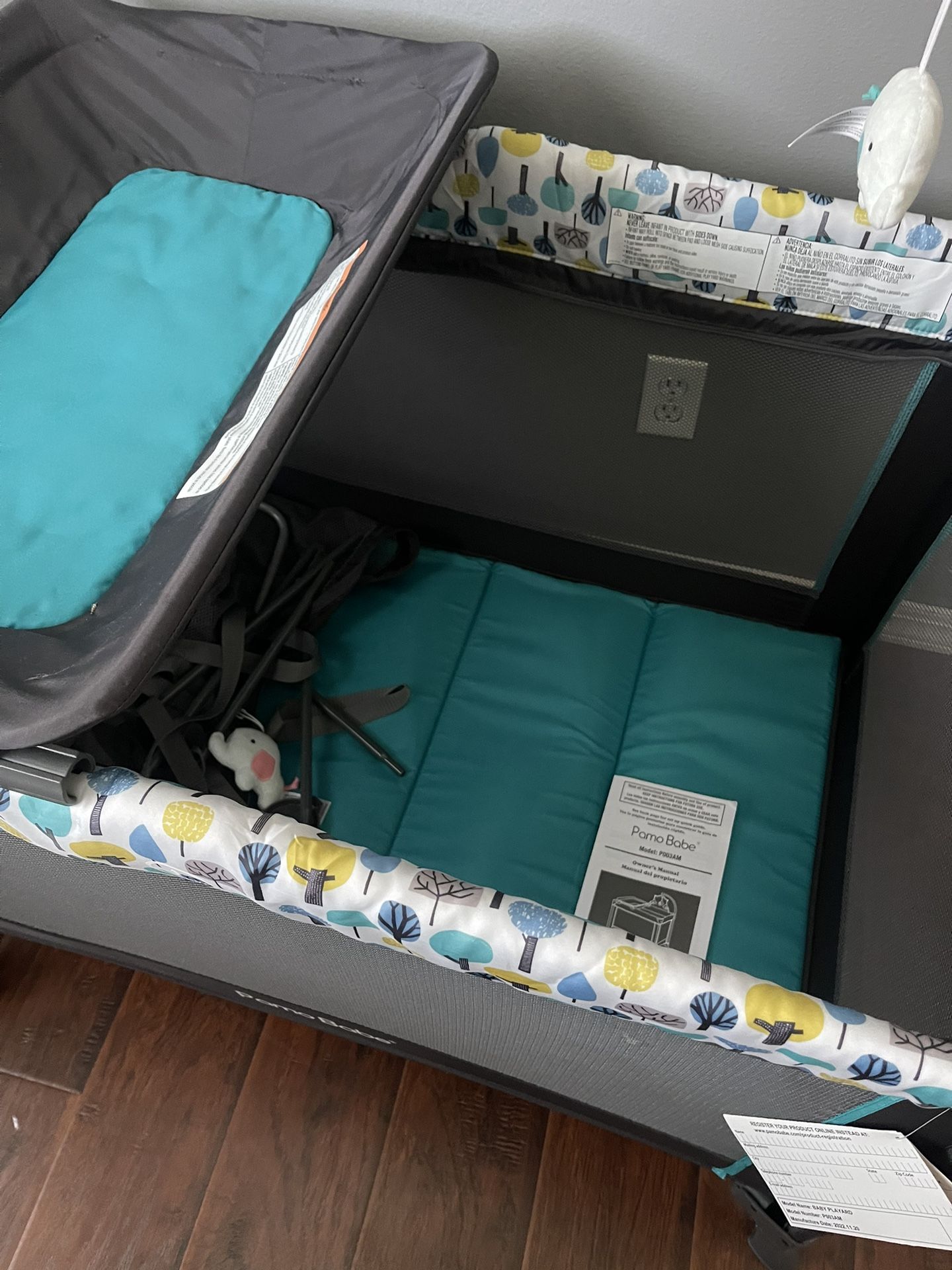 LIKE NEW PAMO BABE (P003AM) PORTABLE BABY CRIB/PACK & PLAYPEN/BASSINET/CHANGING TABLE