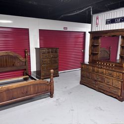 Bedroom set  2 in 1 queen 👸 and full  size