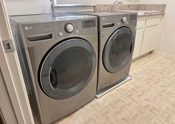 LG Washer and Dryer Set