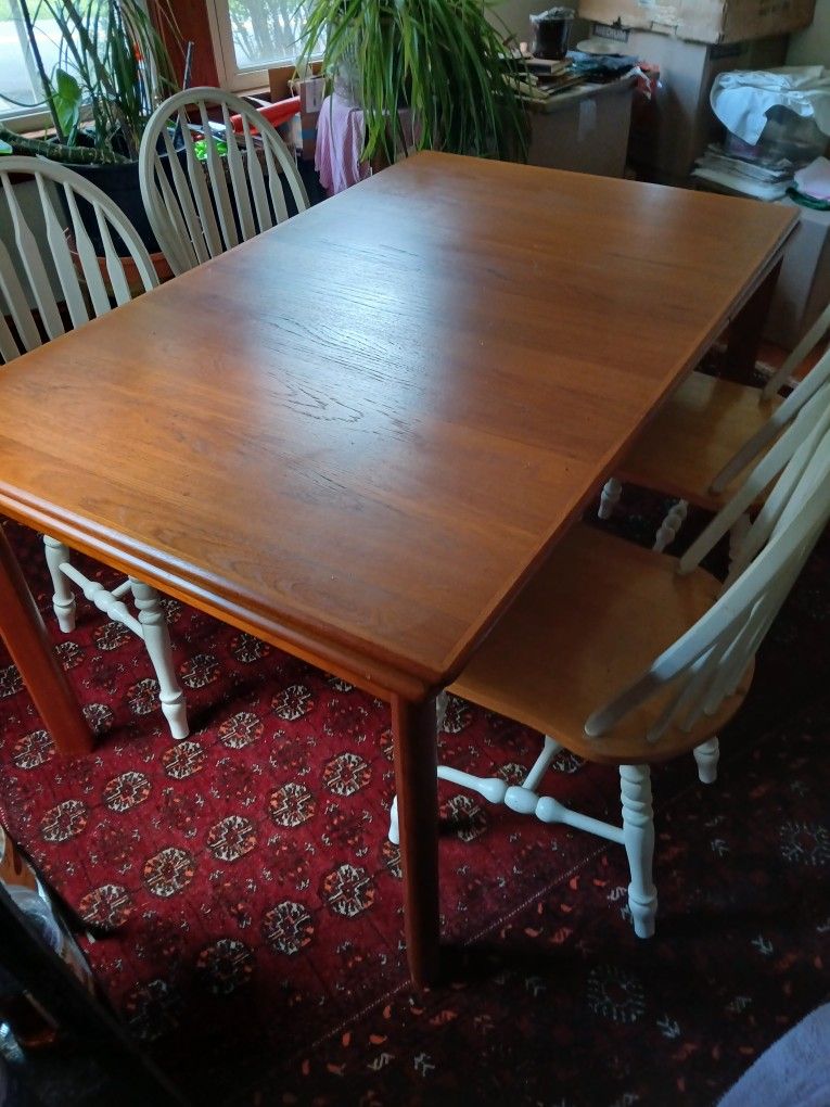 Dining Room Table 
