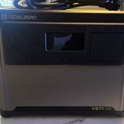 Goal zero yeti 700 portable power station