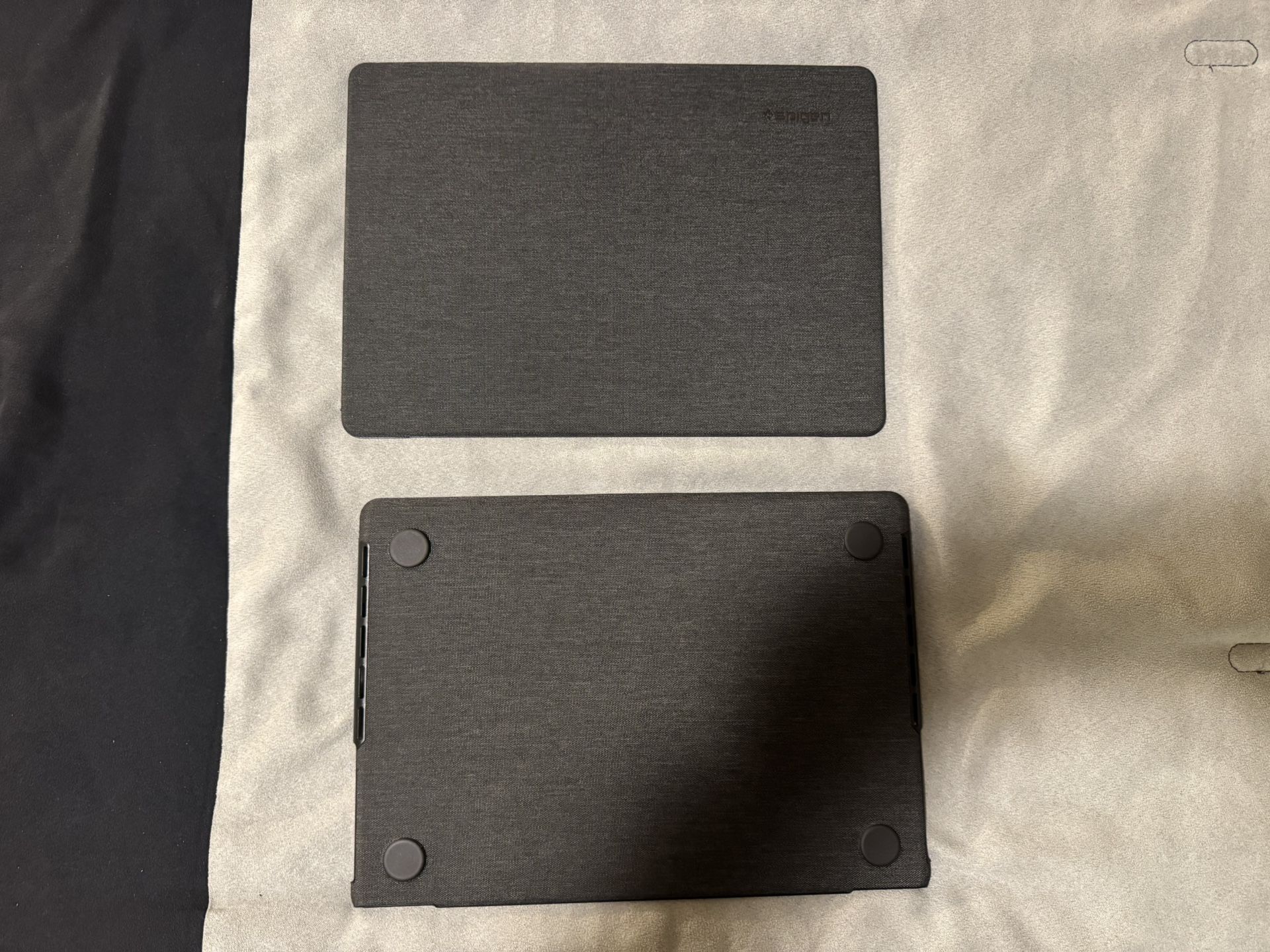 Spigen MacBook Pro 14 in case