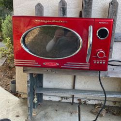Nostalgia Retro Wave Countertop Microwave