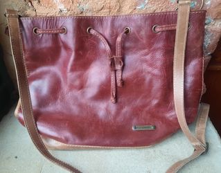 Fly London Genuine Leather Shoulder/Crossbody bag with adjustable strap; Burgundy & Tan