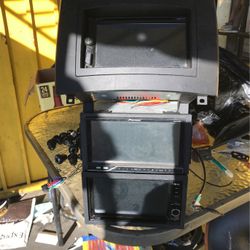 3 Stereos DVD $70 A Es cojer Good Condicion