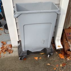 Slim Trash can with Roller Base