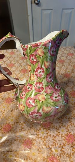 Beautiful Floral Porcelain Vase – Pink Flowers – Decorative Collectible
