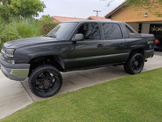 2004 Chevy Avalanche 2WD Truck