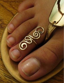 Gold Swirl Toe Ring