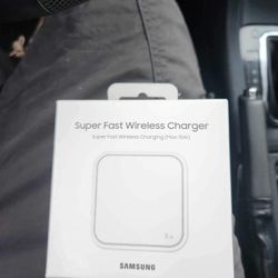 SAMSUNG SUPER FAST WIRELESS CHARGER