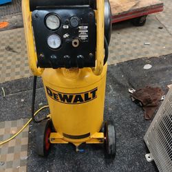Dewalt Compress 200 Psi 15 Gal200 Psi 1.6 Hp 15 Gal Tank