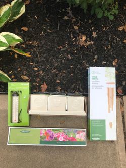 GARDEN TREASURES BAMBOO WIND CHIMES AND THERMOMETER, SMITH & HAWKEN BIRD ATTRACTING SEED KIT AND FLOWERING GROW POTS NEW