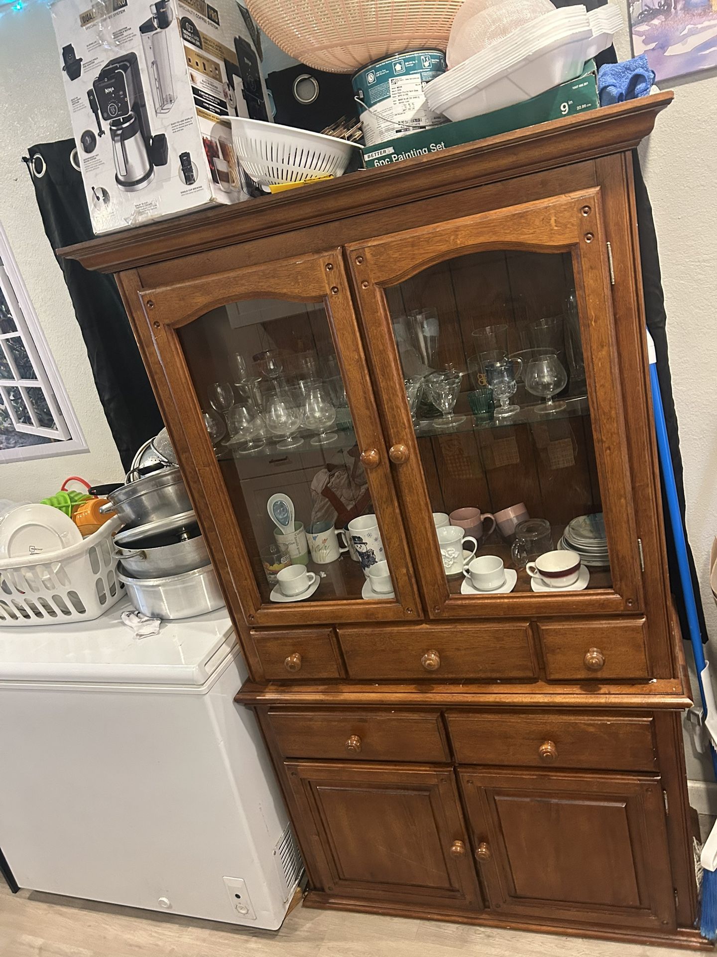 China Cabinet Hutch