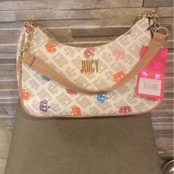 Purses Half Price.     Bolsas A Mitad De Precio