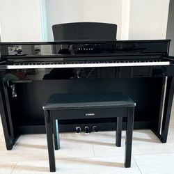 Yamaha Digital Piano. Model CLP-635PE.