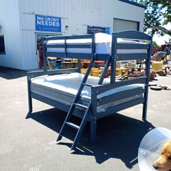 Bunk Beds /. Literas