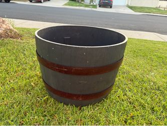 Large plant pot $0- 23 inch wide, 16 inch tall